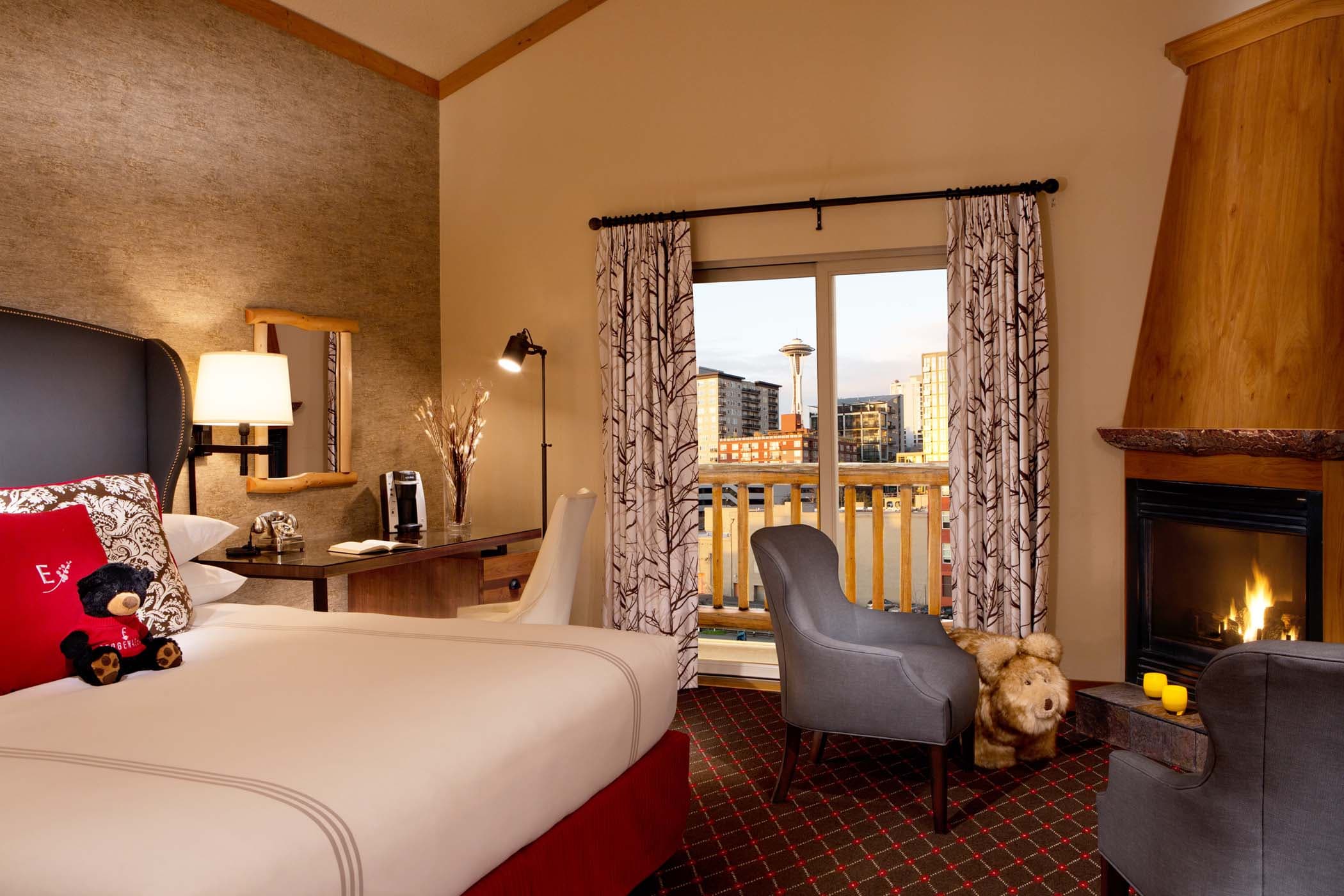 A City View King No Balcony with a cozy fireplace and lots of space at Edgewater