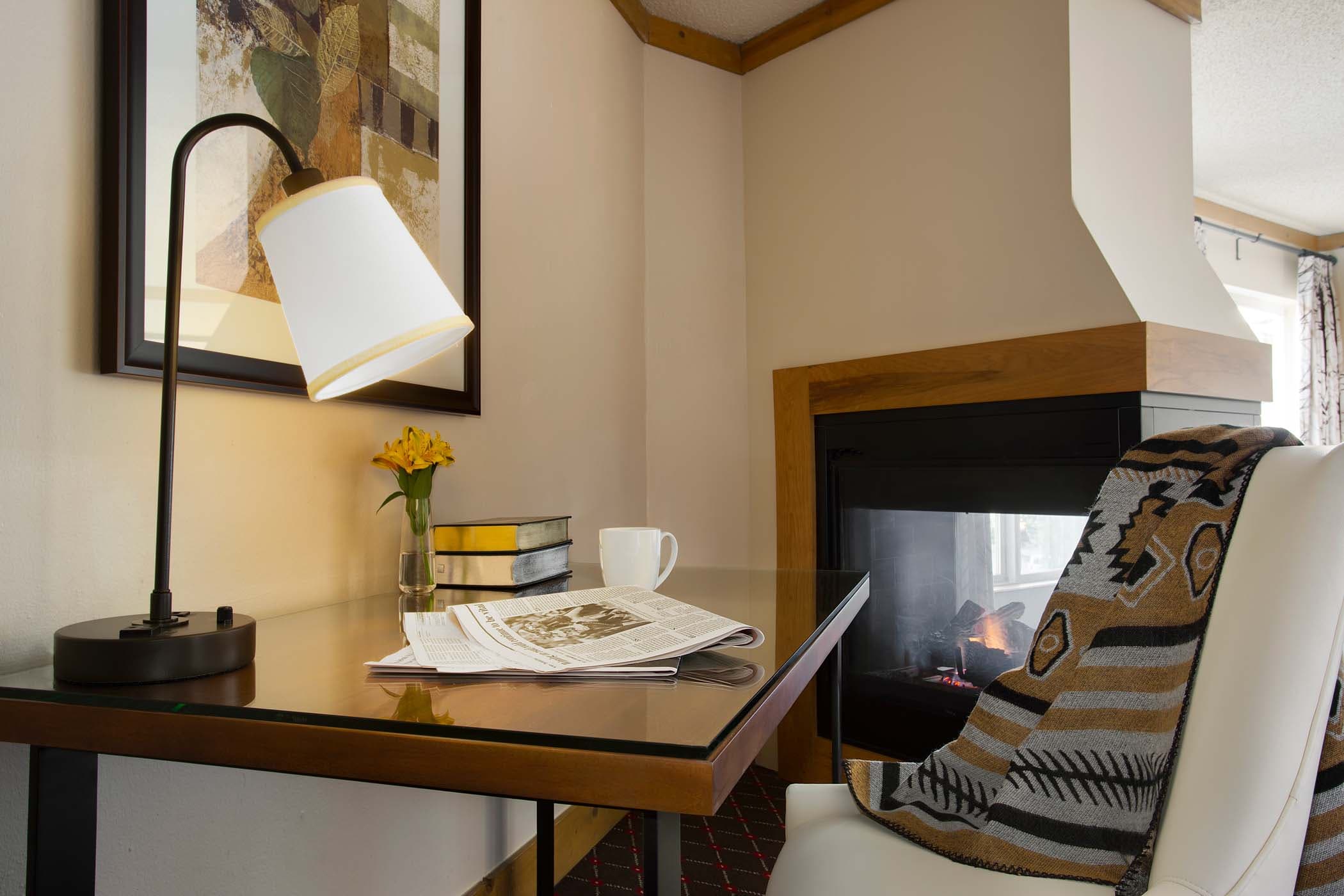 Edgewater Cityview Suite Desk