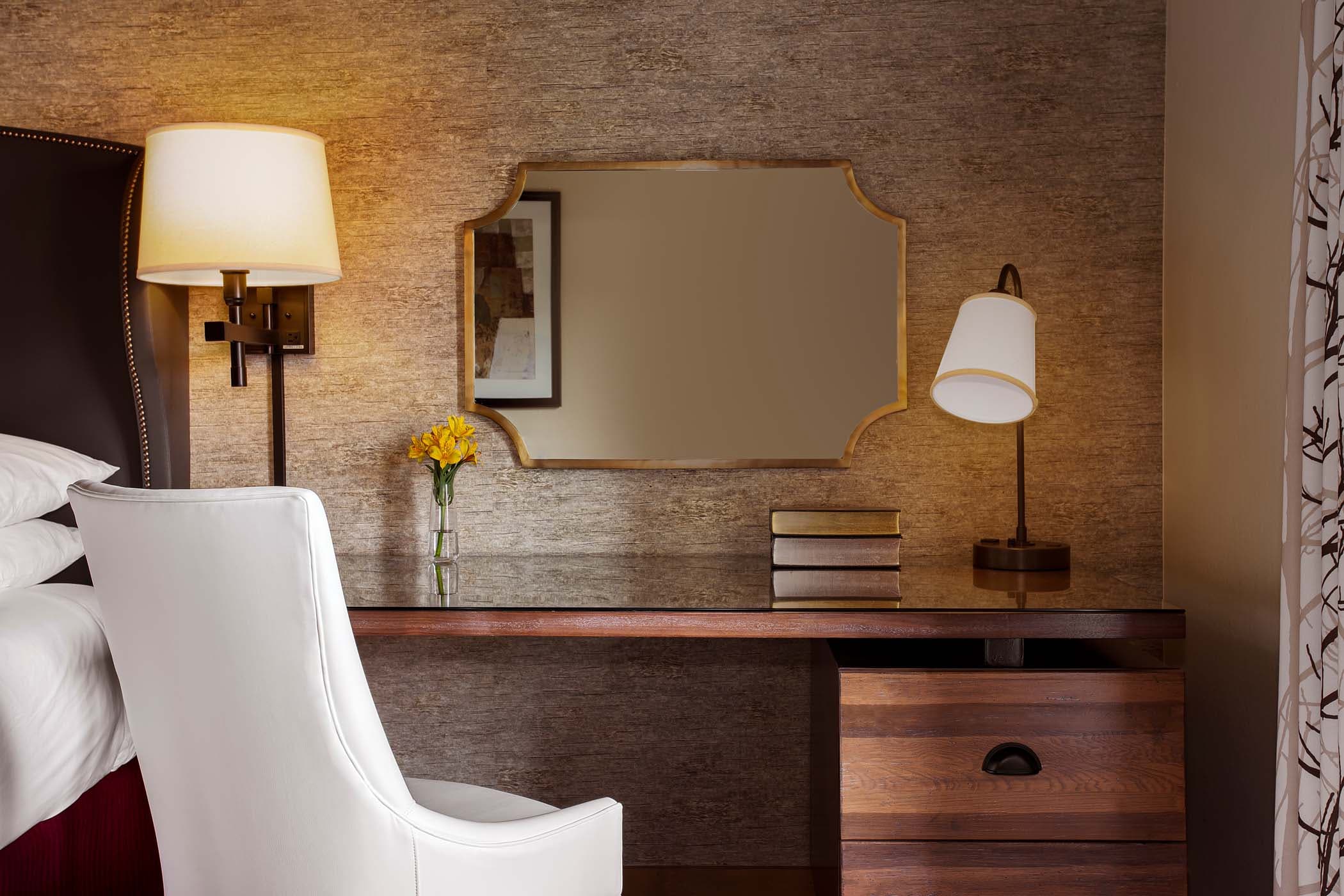 A desk area in a room at Edgewater