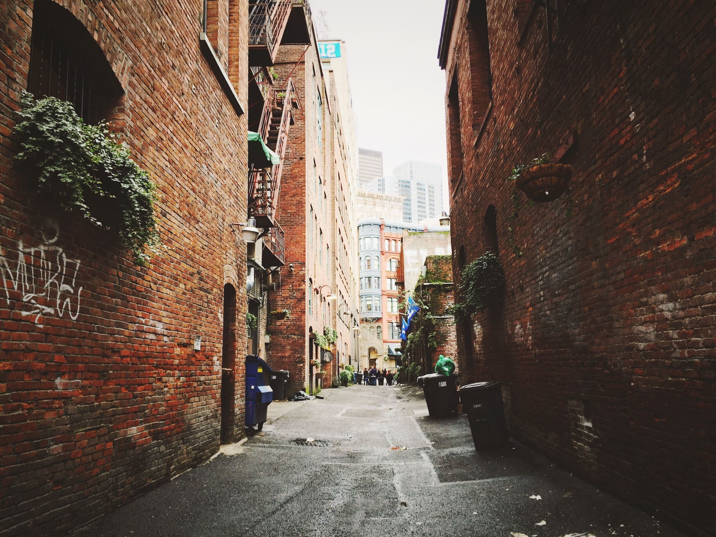 A Seattle underground tour underway in a back alley