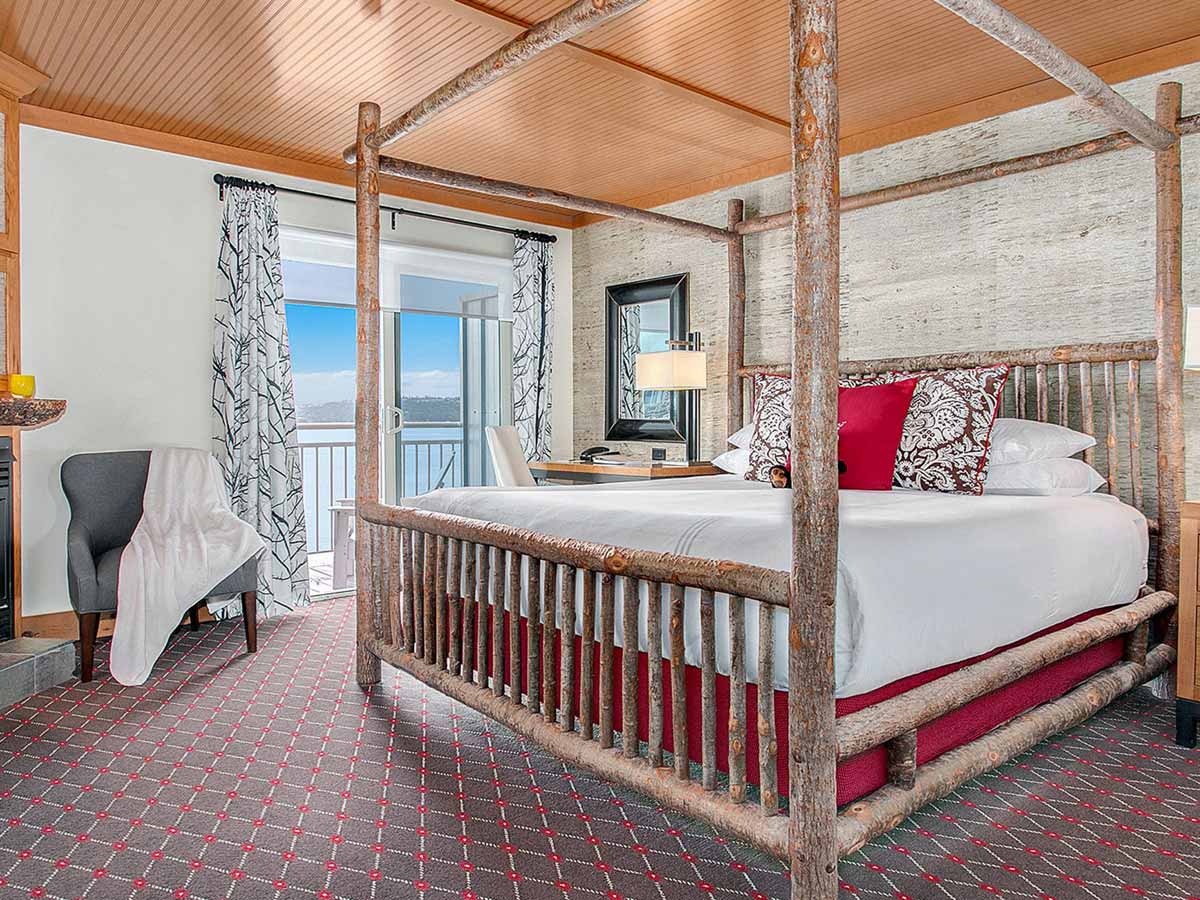 Guestroom with a four poster bed, at The Edgewater