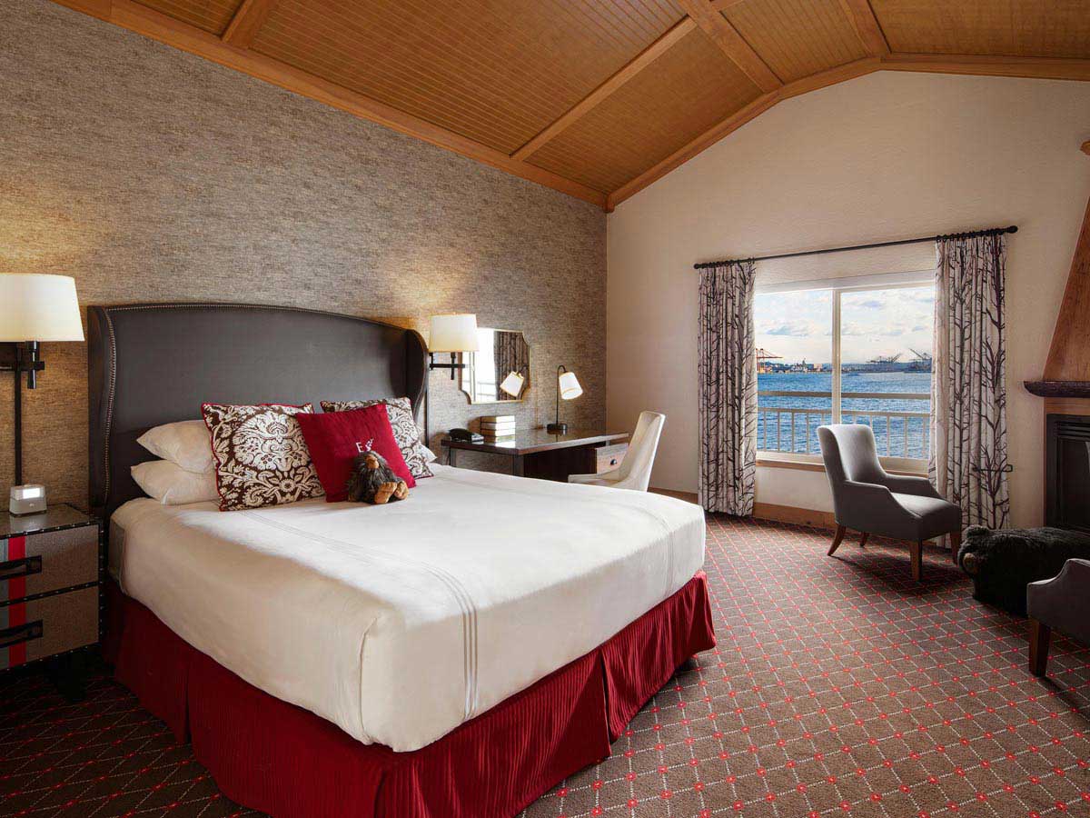 Seattle Guestroom Over The Water.