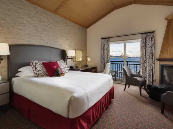 King room with view of Elliott bay