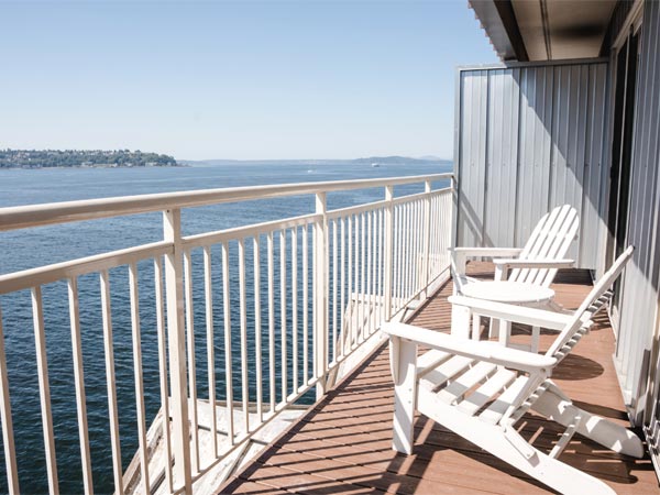 room balcon over the water