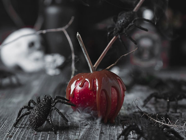 Caramel Apple With Decorative Spiders